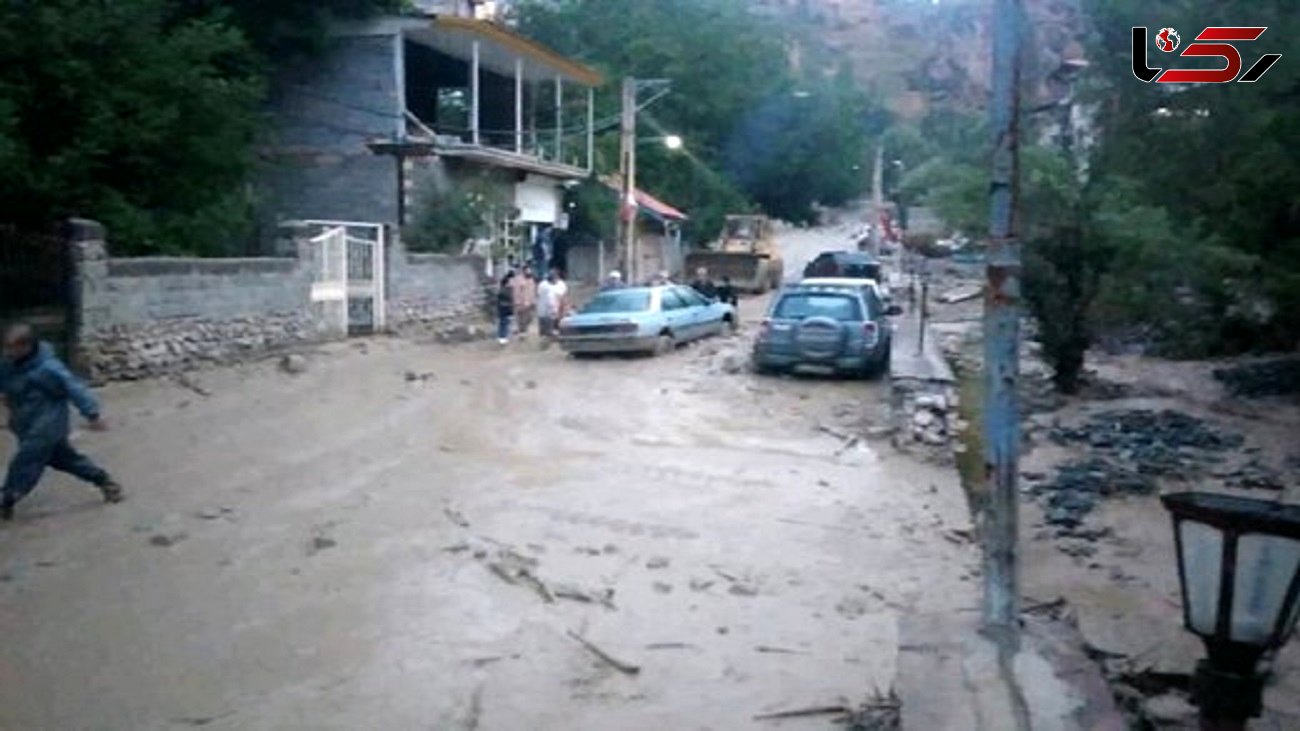 سیل، جاده مرزن آباد به چالوس را مسدود کرد + فیلم