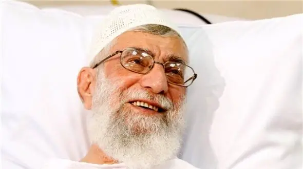 عکس/ عیادت کمدین مشهور ایرانی از رهبر انقلاب در بیمارستان که باعث خنده ایشان شد/ بازی شما را دوست دارم...!