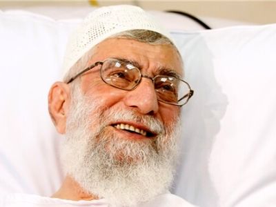 عکس/ عیادت کمدین مشهور ایرانی از رهبر انقلاب در بیمارستان که باعث خنده ایشان شد/ بازی شما را دوست دارم...!