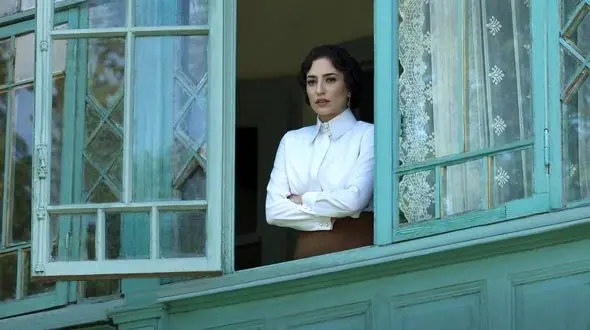 خداحافظی نگار جواهریان با نمایش خانگی خاتون