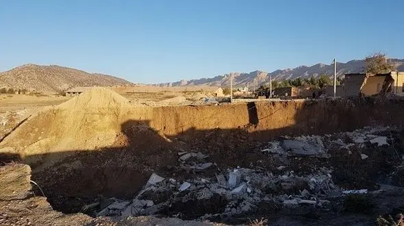 بخش چوار استان ایلام دچار رانش شد+ عکس 