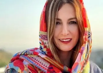 نگاهی به دکوراسیون راه پله خانه شقایق دهقان به سبک سنتی و تمام چوب که آدم رو یاد خونه های قدیمی و باصفا میندازه