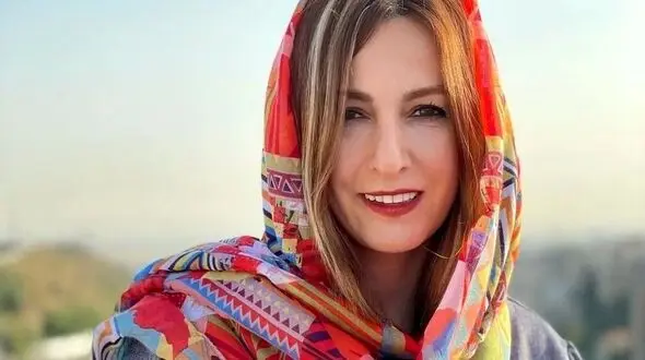 نگاهی به دکوراسیون راه پله خانه شقایق دهقان به سبک سنتی و تمام چوب که آدم رو یاد خونه های قدیمی و باصفا میندازه