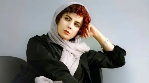 تبریک متفاوت عید نوروز به سبک لیلا حاتمی با گل‌های رنگارنگ/استایل جوان پسند خانم بازیگر را ببینید!