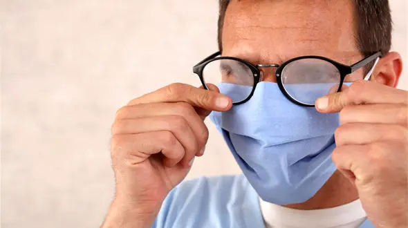 چه کنیم که عینک مان پس از ماسک زدن بخار نگیرد؟