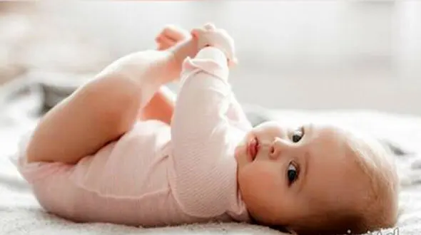 فیلم کوچکترین مادر ایرانی ! / خودش هنوز کوچولوست ؟!