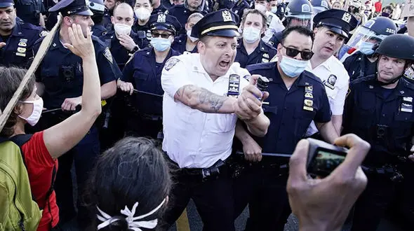 خشونت وحشتناک پلیس آمریکا + فیلم