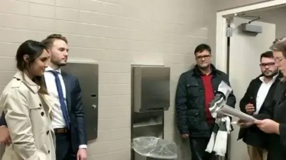 جشن عروسی عجیب داخل توالت زنانه ! + عکس