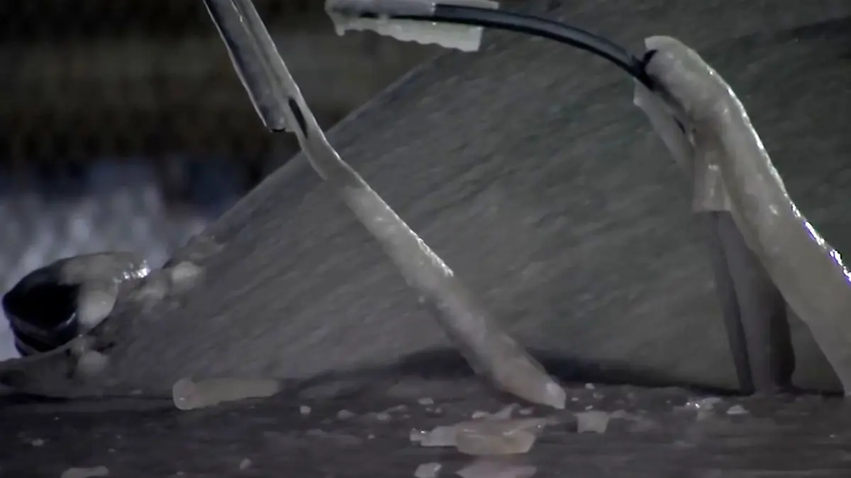 فیلم یخ زدگی کامل خودروها در فیلادلفیا