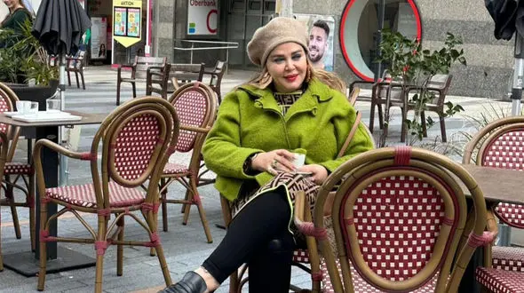 فیلم سوپرایز جشن تولد ۵۱ سالگی بهاره رهنما وسط خیابان ! / چه هیاهویی شد !