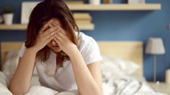 7 دلیل بیدار شدن از خواب با سردرد 