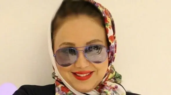 تیپ عجیب و غریب بهنوش بختیاری در کنار آبشار نیاگارا در کانادا+عکس/ چکمه های چرمی با بالاپوشی رنگارنگ از پشم گوسفند!
