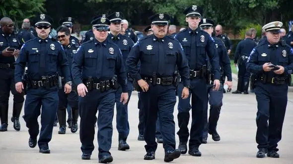 فیلم برخورد سریع پلیس با شخصی که قصد درگیری داشت / در نیویورک رخ داد