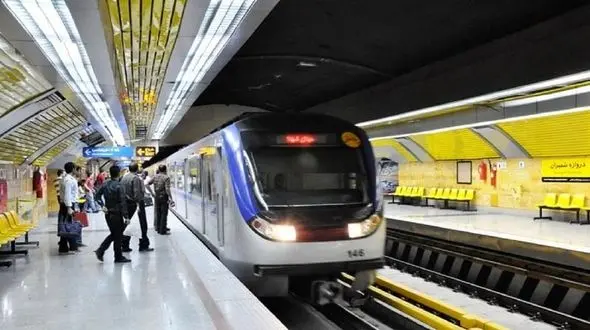 واکنش به کلیپ‌های رقص و آواز در قطارهای متروی تهران / مدیرعامل مترو: برخورد می‌کنیم