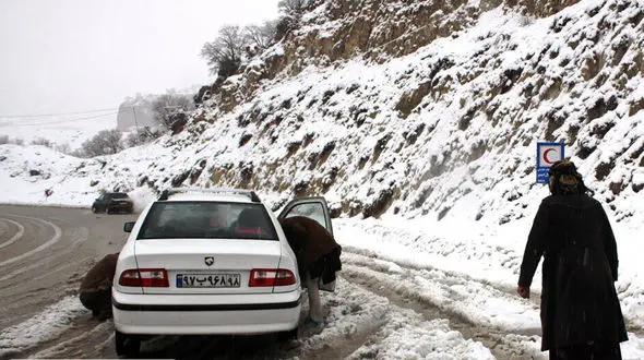 تمام راه‌ های روستاهای استان یزد بعلت بارش برف مسدود است