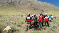 جستجو تیم های امدادی برای پیدا کردن یک جسد در ارتفاع 150 متری شهباز + عکس