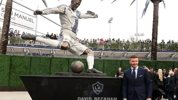 قراردادی که تاریخ فوتبال را تکان داد / میلیاردری که تیلیاردر شد