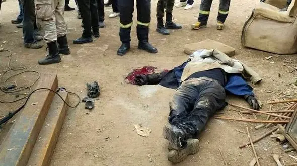 4 کارگر کارخانه زرندیه زیر خروارها سنگ مدفون شدند / یک تن در دم جان باخت + عکس