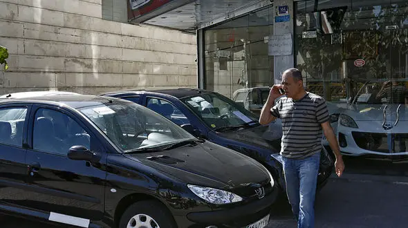 کاهش قیمت‌ خودرو در بازار تهران