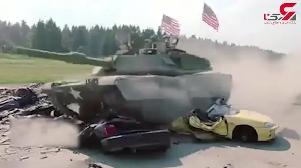 عبور تانک با سرعت زیاد از روی چندین خودرو + فیلم