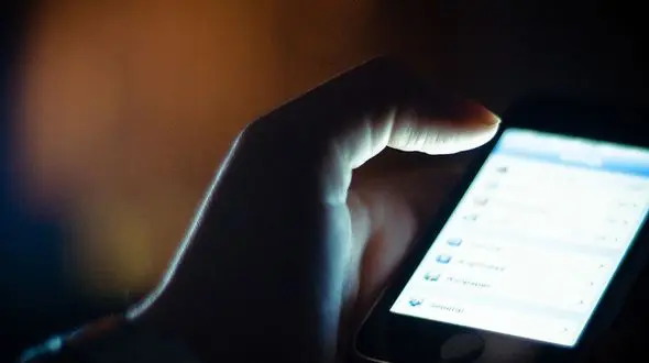 این نور چشم را کور می کند