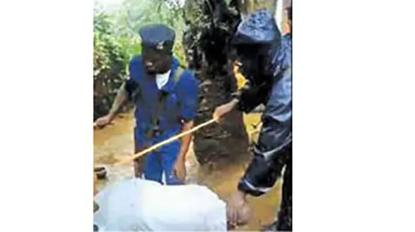 شکنجه جادوگر پیر توسط پلیس + عکس