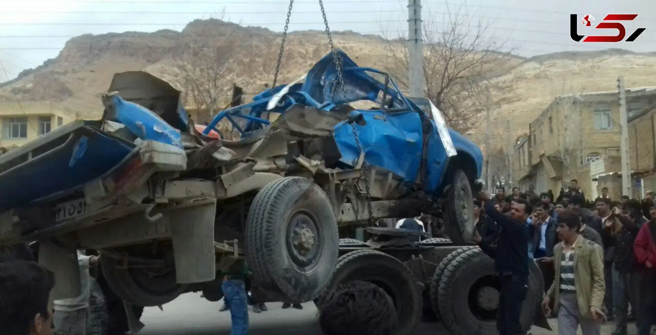 تصادف نیسان با کامیون قربانی گرفت