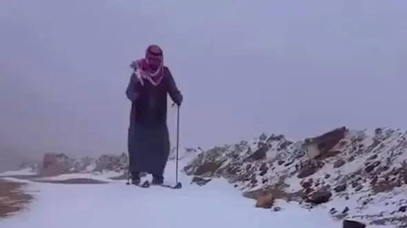 فیلم بارش برف در کوه جبل اللوز تبوک عربستان