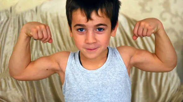 رحیم 5 ساله رکوردار شنا در جهان+عکس