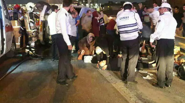 حادثه در بزرگراه آزادگان / 18 تن مصدوم شدند + عکس 