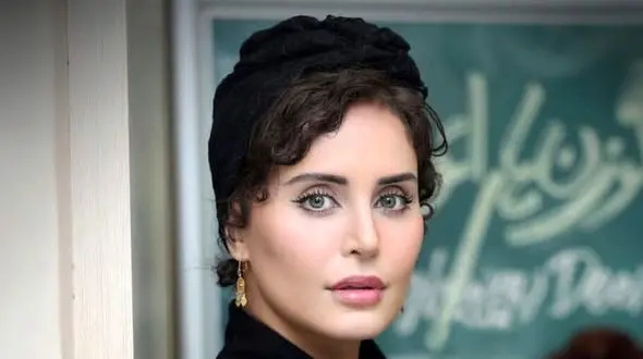 ماشین سواری الناز شاکردوست در طبیعت بکر کنار دریاچه با خودروی سوپر لاکچری