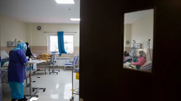 ابتلای حدود ۳۰۰ نفر از کادر درمان لرستان به کرونا