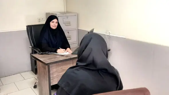 روانشناختی دختر 17 ساله ای که با ترس آشکار و دستانی لرزان وارد اتاق مشاوره شد / دختر فراری چه گفت؟