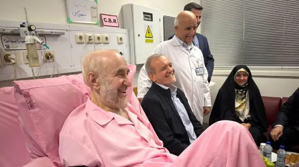 پزشکیان به عیادت سید محمد خاتمی رفت + عکس