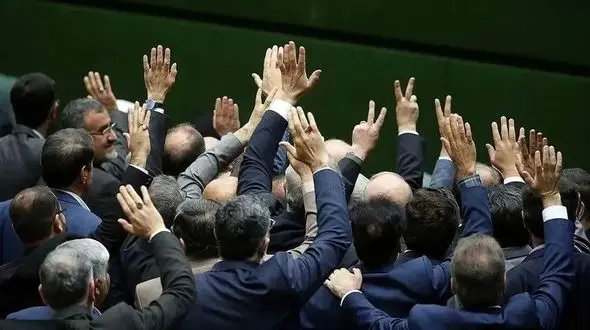 علت مخالفت تندروها با مذاکره منافع شخصی است