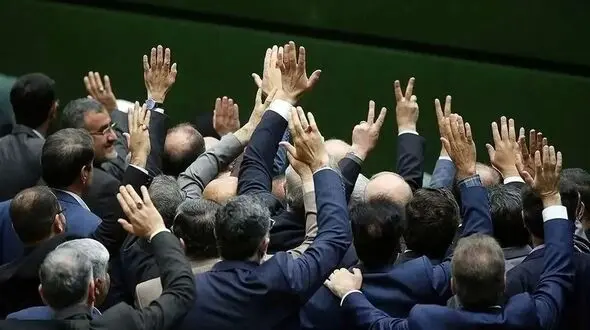 نماینده مجلس و مجری تلویزیونی که تفرقه افکنی می کنند خطرشان کمتر از ترامپ و نتانیاهو نیست!
