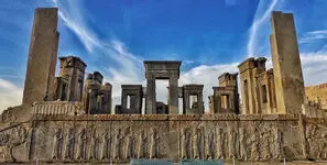 در تاریخ ایران دوره‌ای با رفاه و ثبات گسترده نداشته‌ایم!/ با علوم انسانی علمی برخورد نکرده‌ایم/ انکار شکاف‌های اجتماعی مسائل را حل نمی‌کند