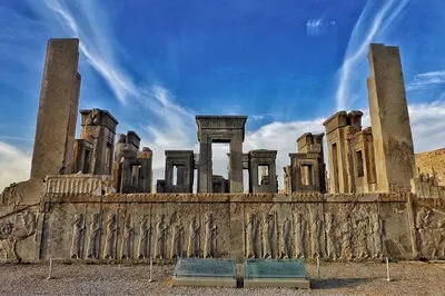 در تاریخ ایران دوره‌ای با رفاه و ثبات گسترده نداشته‌ایم!/ با علوم انسانی علمی برخورد نکرده‌ایم/ انکار شکاف‌های اجتماعی مسائل را حل نمی‌کند