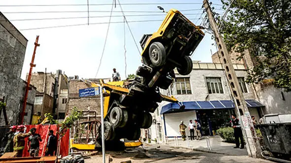 فوری/واژگونی تریلر حامل دستگاه‌های حفاری در بزرگراه صیاد
