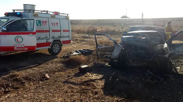 تصادف با کامیون و آتش‌ گرفتن پژو در محور شاهرود به دامغان یک کشته داد