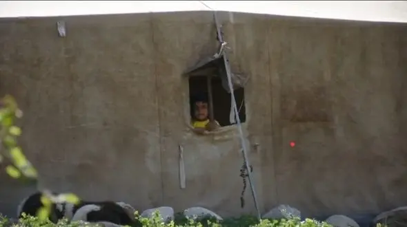 فیلم جگرسوز از زندگی سخت در روستای تمد بازارگه / عبور از رودخانه مرگ تا کوچ غم بار 