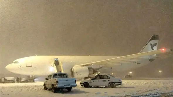 خلبان ایرانی هواپیما را در کولاک با موفقیت در فرودگاه نشاند / در اردبیل رخ داد