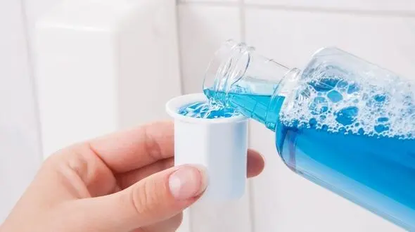 دهان شویه طبیعی با گیاهان معطر 