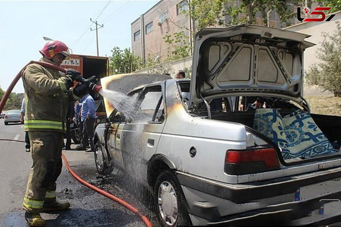 پژو 405 در پمپ بنزین میدان ساعت اهواز آتش گرفت