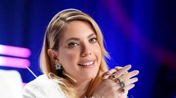 عاشقانه های جذاب ادا اجه (بازیگر چشم رنگی ترکیه ای) با نوزاد چند ماهه اش