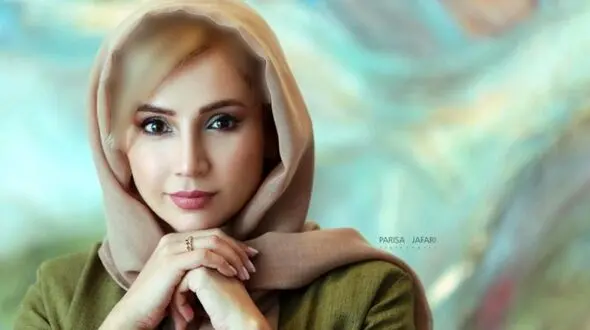 مدل مانتو مزونی ژاکارد و طلا بافت شبنم قلی خانی یکتای سریال هشت و نیم دقیقه در شب گردی مجردی+عکس