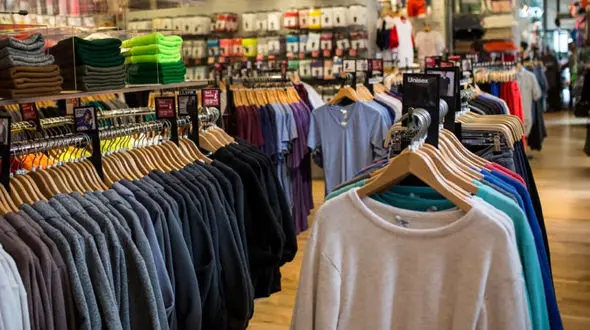 بازار شب عید پوشاک نصف شد ! / تخفیف نوروزی چقدر است ؟