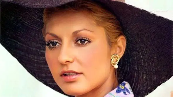 عکس زیبایی گوگوشِ در نوجوانی کنار  پدرش صابر آتشین» روی صحنه !