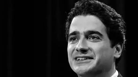 فیلم / آوازخوانی باشکوه همایون شجریان از حافظ/ شعر زلف بر باد مده تا ندهی بربادم با صدای طلایی و آواز همایون شجریان