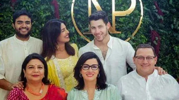 ازدواج خواننده پاپ با هنرپیشه مشهور هندی +عکس